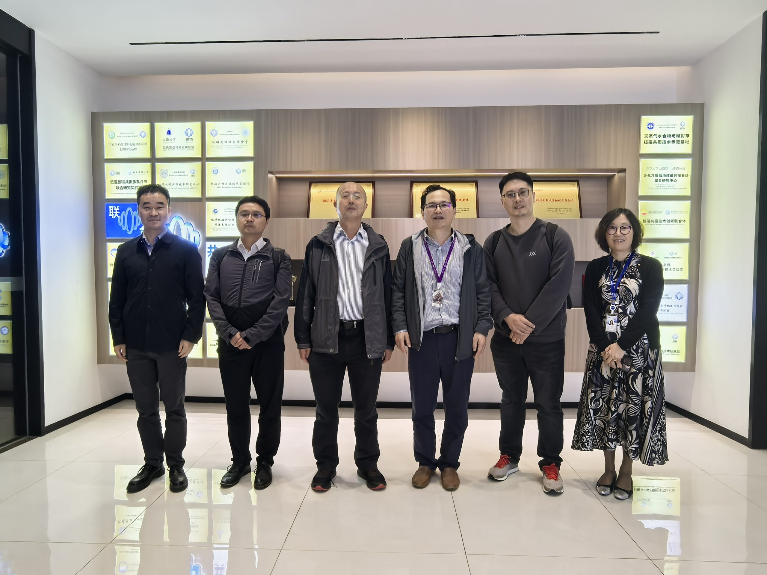 中国石油长城钻探卢毓周高级专家一行到访星空网官方站网页版考察指导！