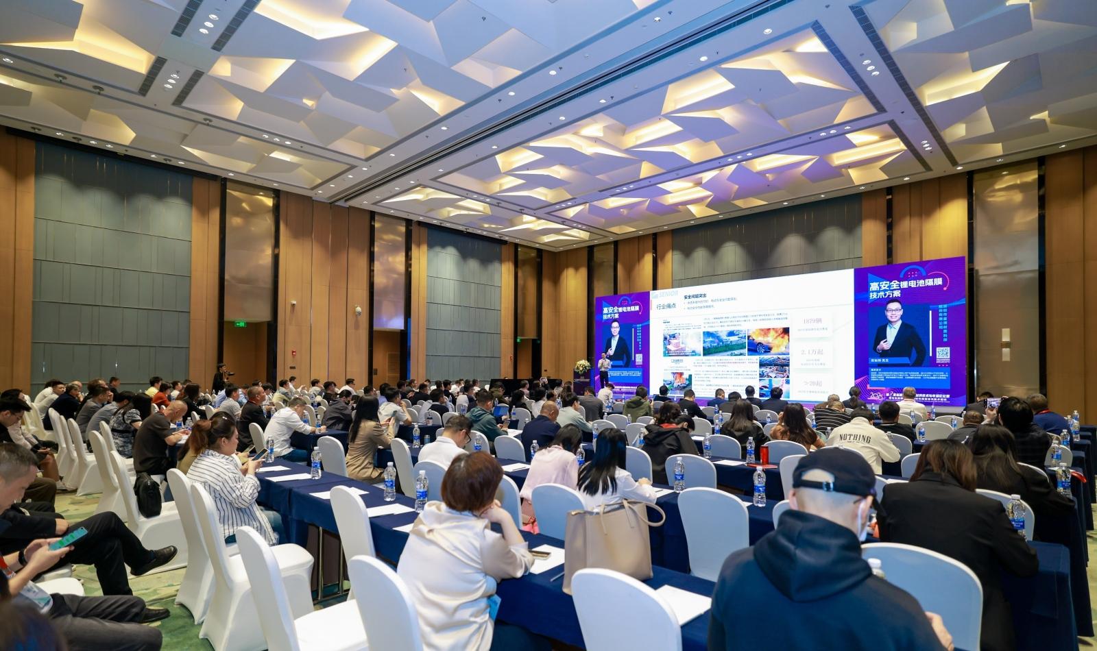 星空网官方站网页版分析展·风采|星空网官方站网页版分析亮相2025新能源电池膜材料论坛，引领低场核磁技术革新风潮