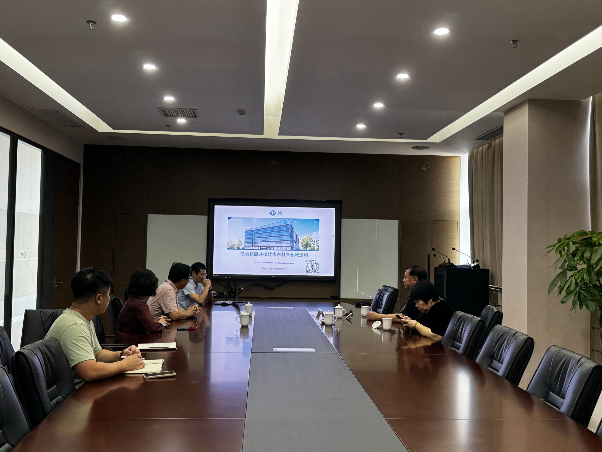 中国科学院江雷院士莅临星空网官方站网页版考察指导！